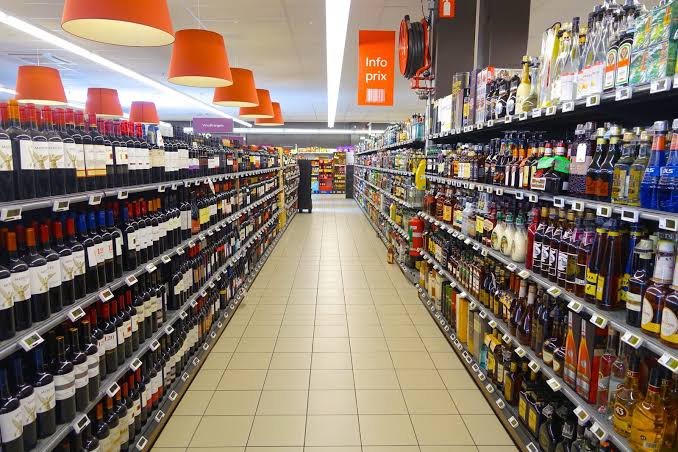 Outsourced Retail Support: When It Makes Sense (And When It Doesn't)